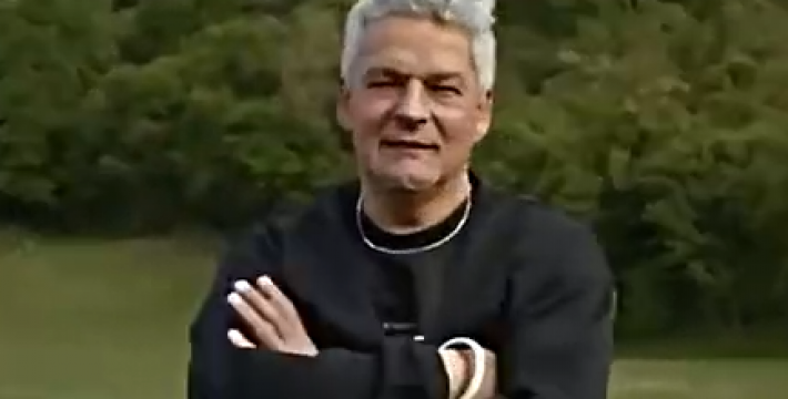 无论年轻还是年老，忧郁王子这气质真没得说