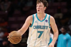 克尼佩尔本赛季已命中193记三分 超越米切尔排名第一