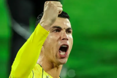 利雅得胜利重返榜首 C罗上演梅开二度