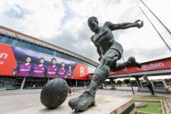 库巴拉：梅西之前的巴萨最佳 诺坎普外树立雕像