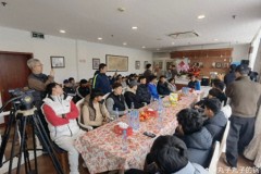 武磊等弟子看望徐根宝 庆祝82岁生日